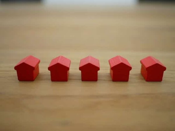Investir dans l'immobilier direct et éviter les contraintes avec les fonds de placement immobilier